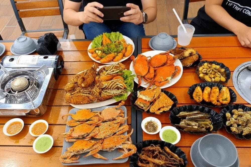 Thưởng thức ẩm thực đặc sản biển đảo độc đ&aacute;o .